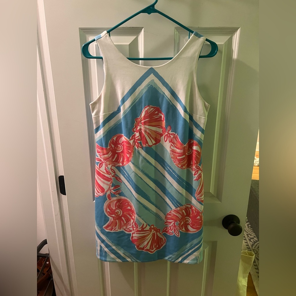 Lilly Pulitzer seashell shift dress in white, pink and blue. Size XS.